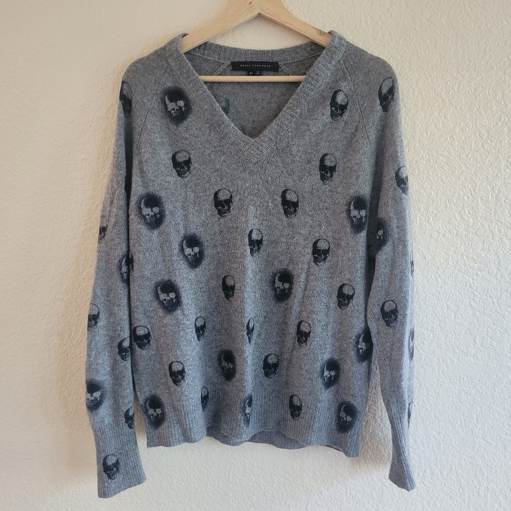 Skull Cashmere v neck sweater size XS